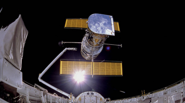 New private Hubble Space Telescope rescue scheme may target space debris 2023